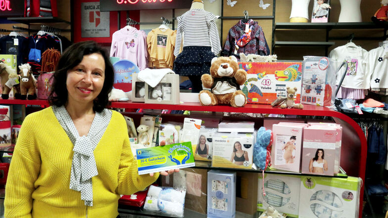 Birgit Bensch, seit dem Jahr 2000 Inhaberin des „Babylädchens Hoch 2“ und von Anfang an im Geschäftekreis Wittichenau aktiv, gehörte zu den Mitorganisatoren der Aktion „30 Euro Gutschein. Wittichenau hält zusammen.“