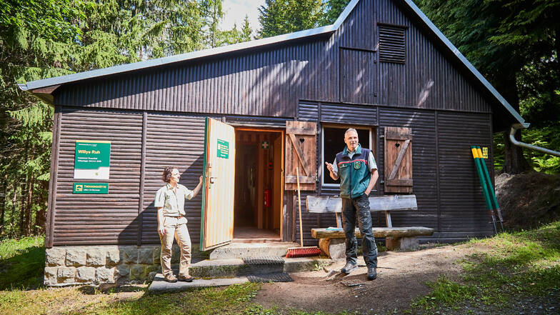 Die Tür von "Willys Ruh" bei Cunnersdorf bleibt ab 24. Oktober zu. Dann schließt der Sachsenforst alle Trekkinghütten am Forststeig.