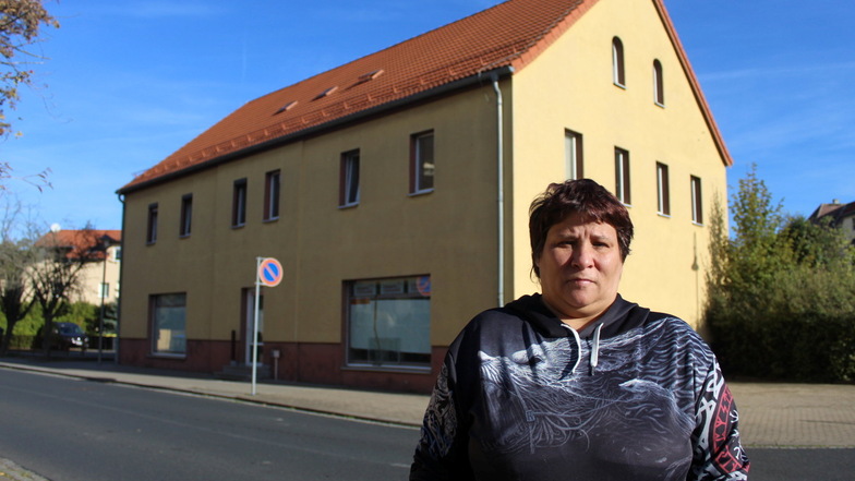 Jeanette Glowka (47) soll mit ihren Kindern bis Ende Januar aus diesem Haus in der Reppiser Straße ausziehen. Es soll zum Ärztehaus umgebaut werden.