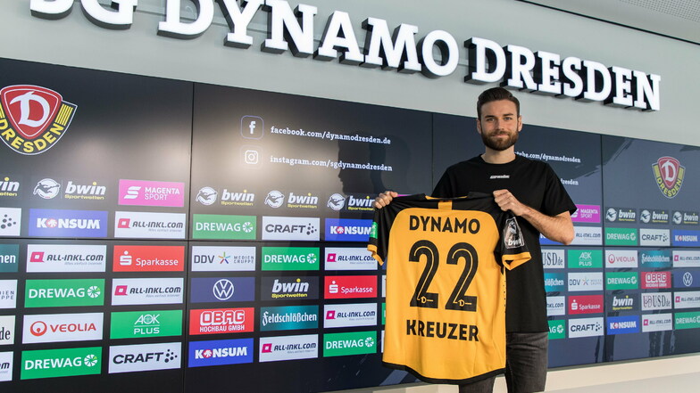 Niklas Kreuzer trägt wieder Schwarz-Gelb. Diesmal läuft er für Dynamo nicht mit der Nummer 7, sondern mit der 22 auf.