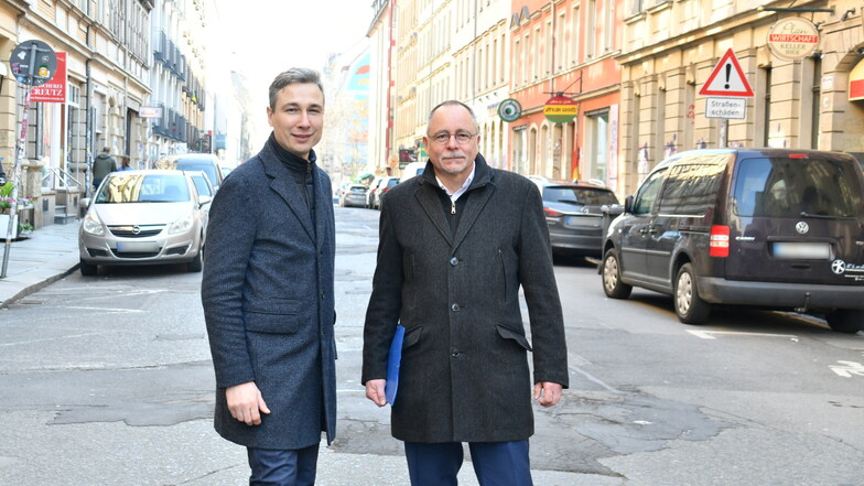 Stephan Kühn, Baubürgermeister in Dresden und André Barth, Stadtbezirksamtsleiter in der Neustadt, machten sich ein Bild vom aktuellen Zustand der Louisenstraße.