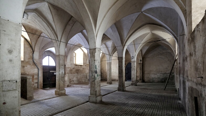 Aus neogotischer Zeit: Das Kreuzgewölbe im alten Pferdestall im Erdgeschoss.