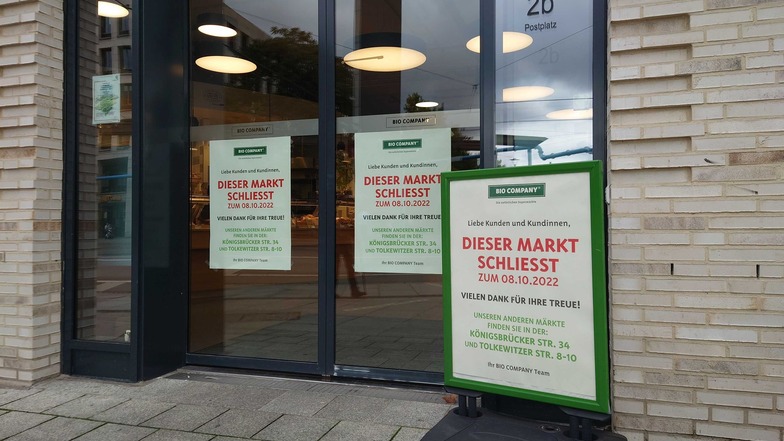 An der Bio-Company-Filiale am Postplatz kündigen Schilder an, dass der Markt Anfang Oktober geschlossen wird.