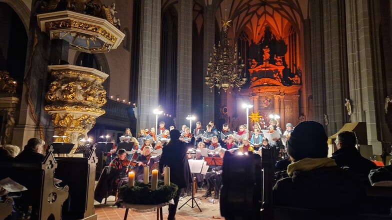 Der musikalische Adventsabend in der Peterskirche Görlitz stand unter dem Motto „Sind die Lichter angezündet“.