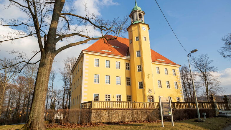 Eine Studie soll Wege für die Zukunft des Schlossareals in Langburkersdorf aufzeigen.