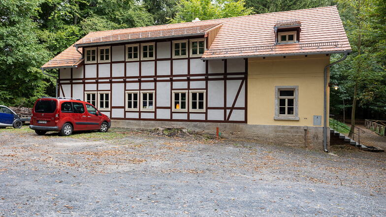 So sieht das neue Ferienhaus "Villa Rosel" auf dem Brand bei Hohnstein von außen aus. Viele kennen es vor allem unter dem Namen Haus Rosel.