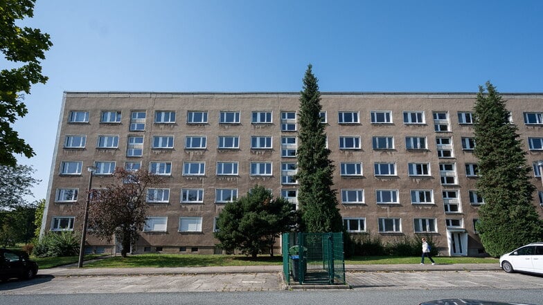 Verlassen - oder fast verlassen - liegt der Wohnblock an der Terrasse 9-15 im Görlitzer Stadtteil Königshufen. Was aus ihm wird?