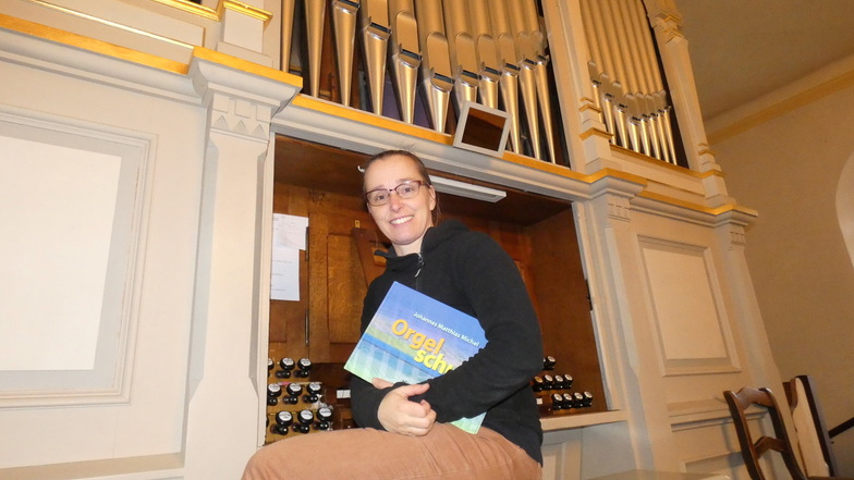 Die frühere Kantorin Adele Grafe hat sich maßgeblich für die Sanierung der Malschwitzer Orgel eingesetzt und freut sich nun über das gelungene Werk.