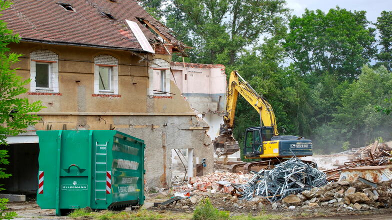 Die Gebäude vom Lausitzer Granit in Löbau werden abgerissen.