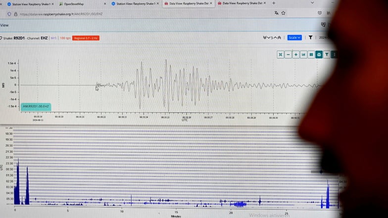 Unglückswellen: Diese Zickzack-Kurve erzählt den Zusammenbruch der Carolabrücke. Aufgezeichnet hat sie das Seismometer am St. Benno-Gymnasium.