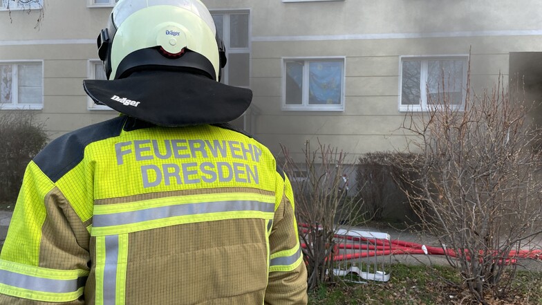 In Dresden-Leuben rückte die Feuerwehr am 3. Januar an, um einen Brand in einem Mehrfamilienhaus zu löschen. Nun wurde eine 33-Jährige festgenommen, die den Brand wahrscheinlich gelegt hat.
