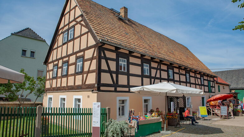 Im Innenhof des Zabeltitzer Bauernmuseums feiert am 9. Juni die Oper Rusalka Premiere.