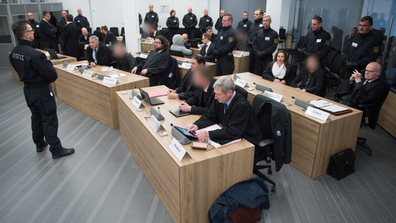 Angeklagte Mitglieder der "Gruppe Freital" bei Beginn des ersten Prozesses im Jahr 2018.