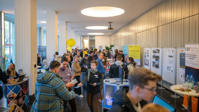 Der Campustag der HTW Dresden bietet ein vielfältiges Programm mit Laborführungen, Studienberatung, Einblicken in Forschungsprojekte und vielem mehr.