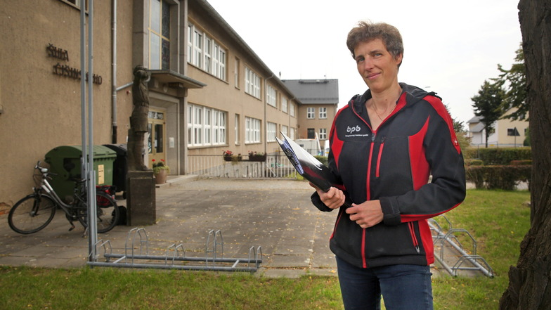Die Sanierung der Grundschule in Panschwitz wird vom Büro Bauplanung Bautzen betreut. Dessen Mitarbeiterin Heike Jesse ist oft persönlich vor Ort.
