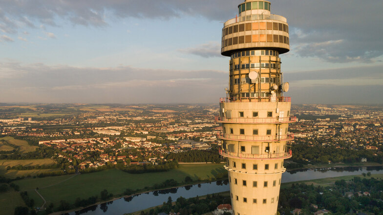 Blick auf den Fernsehturm in Dresden-Wachwitz