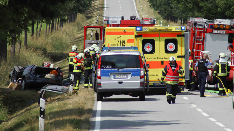 Schwerer Verkehrsunfall auf der B 99 bei Schlegel.