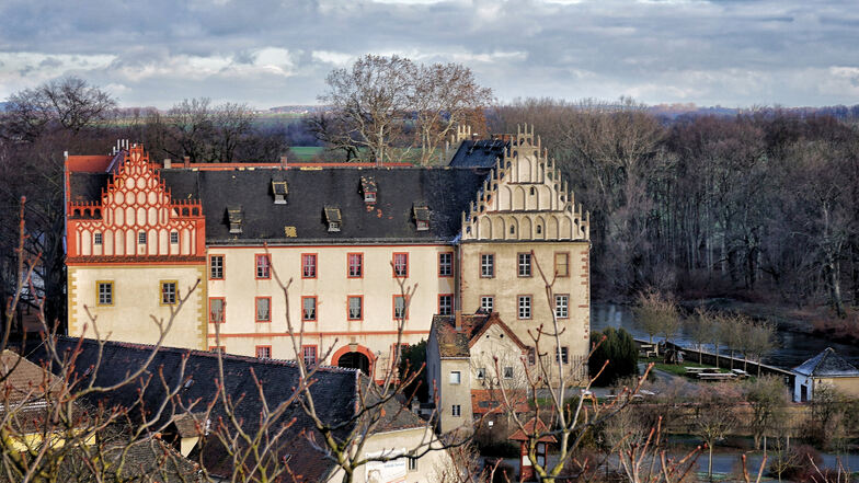 Schloss Trebsen an der Mulde mit den charakteristischen gotischen Stufengiebeln. Im Südflügel (Bild) soll einmal das Hotel betrieben werden.