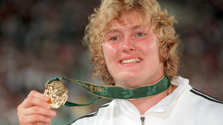 Ihr größter Erfolg: Bei Olympia 1996 in Atlanta gewinnt Diskuswerferin Ilke Wyludda Gold. 