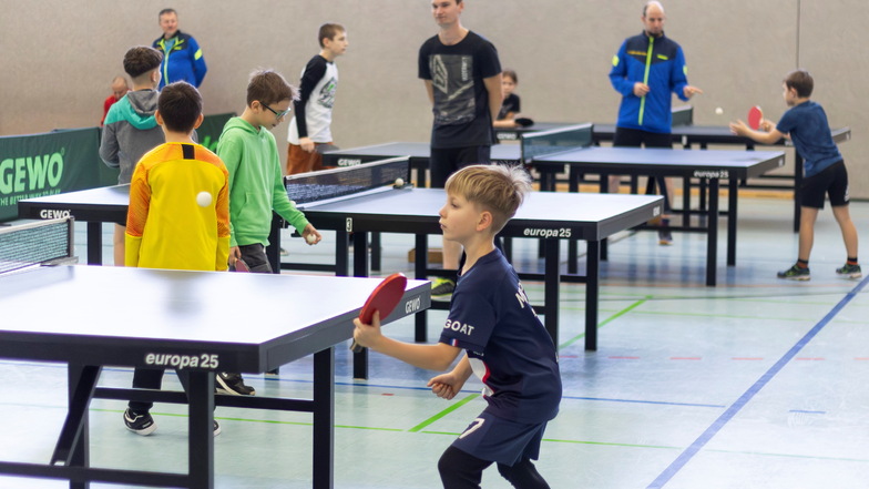Am Vormittag spielten die Kinder und Jugendlichen beim Neujahrsturnier des 1. TTC Waldheim in der Sporthalle der Oberschule.