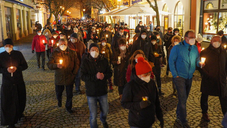 Mehr als 800 Teilnehmer hatte der Bautzener Lichterzug, zu dem das Bündnis "Bautzen gemeinsam" im Januar aufgerufen hatte.
