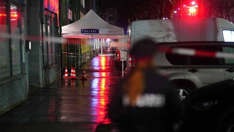 Drei Frauen sind am Freitagabend in einem Bordell in Wien-Brigittenau tot aufgefunden worden.