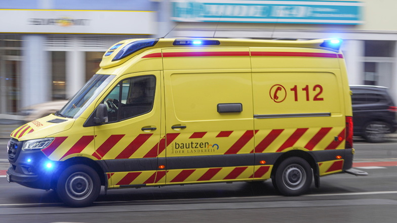 Rettungswagen sind im Landkreis Bautzen immer öfter im Einsatz. Nicht immer geht es dabei um Notfälle.