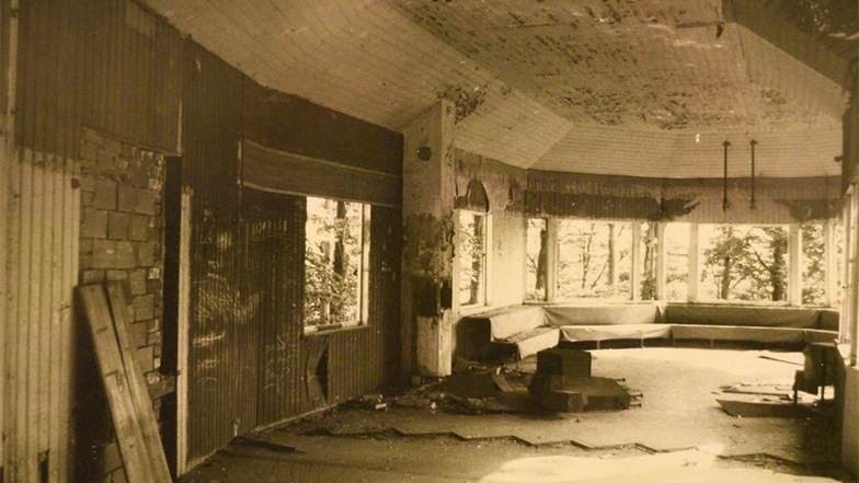 Das kleine Bild zeigt den Zustand des Pavillons im Jahr 1996.