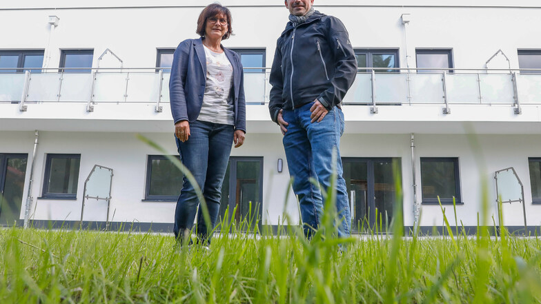 Die Hausherren im Wohnpark: Kerstin Rokitta ist die Chefin der Johanniter Unfallhilfe. Daniel Füssel ist Vorstand der Wohnungsbaugenossenschaft "Oberland". Sie hat den Wohnpark gebaut. 