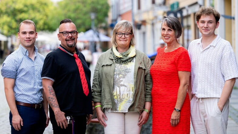 Zur neuen Fraktion "Soziales Nachhaltiges Budyšin" im Bautzener Stadtrat gehören (v.l.) Denny Krause (Linke), Denis Postel (Die Partei), Andrea Kubank (Linke, Fraktionsvorsitz), Astrid Riechmann (SPD), Jonas Löschau (Grüne)