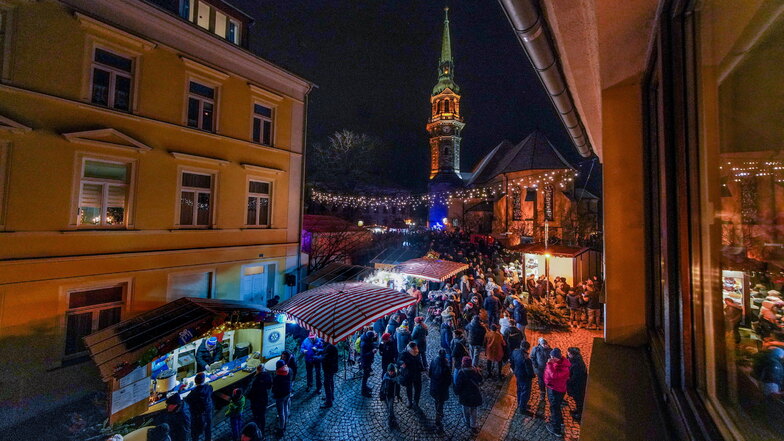 Endlich wieder Weihnachtsmarkt: Radeberger kommen in Scharen