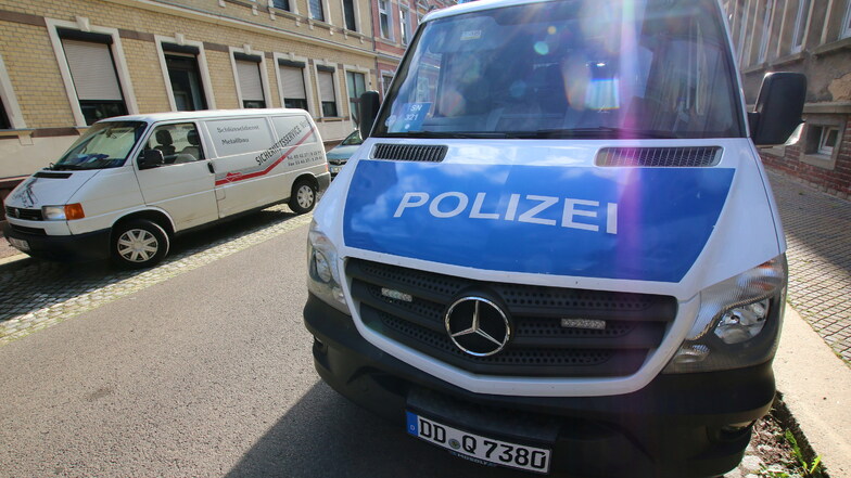 In einem Haus an der Gerhart-Hauptmann-Straße in Hartha und vier weiteren Gebäuden in der Region, in Waldheim und Dresden erfolgte eine groß angelegte Durchsuchung und letztendlich eine Verhaftung.