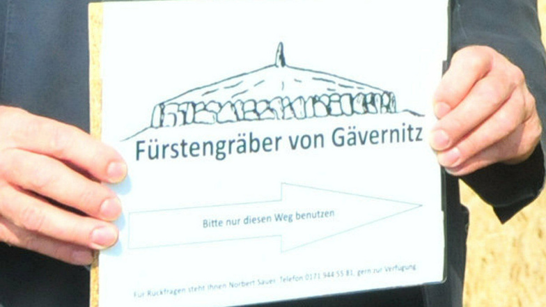 Norbert Sauer an den Gävernitzer Fürstengräbern.