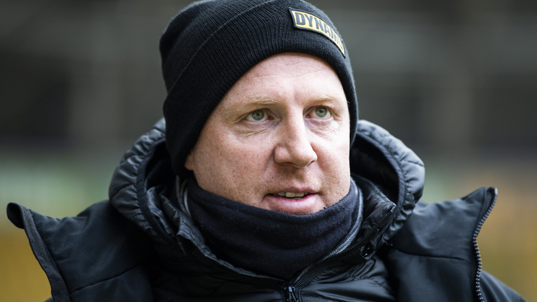 Besser warm anziehen: Dynamos Trainer Maik Walpurgis hat eine akute Bronchitis auskuriert.
