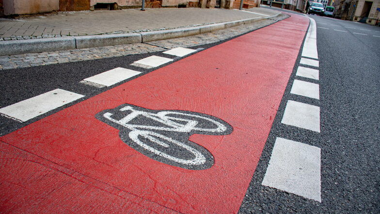 Nicht überall wird an Straßen in und um Leisnig ein Radweg neu gebaut oder ein Fußweg erweitert werden können. Deshalb ist es in vielen Fällen geplant, Schutzstreifen für Radfahrer auszuweisen - so wie in Döbeln auf der Bahnhofstraße.