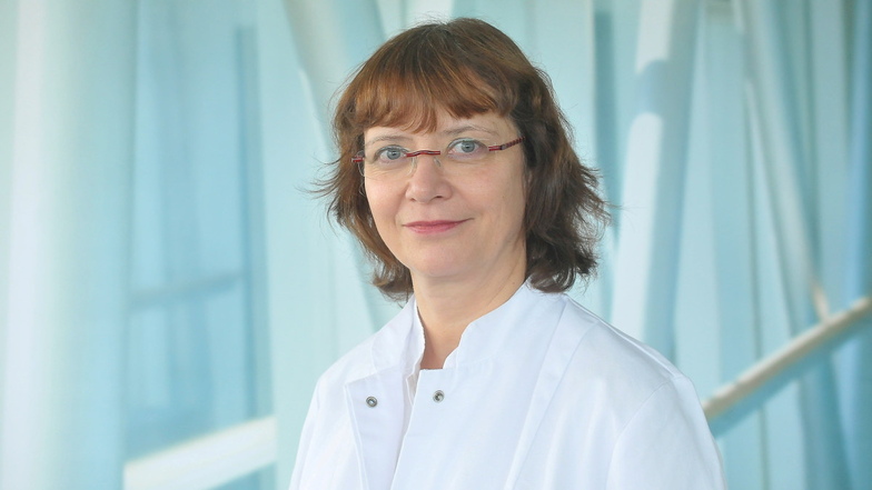 Dr. Petra Breyer ist die Chefärztin der Klinik für Radiologie am Elblandklinikum Meißen. Über das neu angeschaffte Gerät zeigt sie sich hocherfreut.