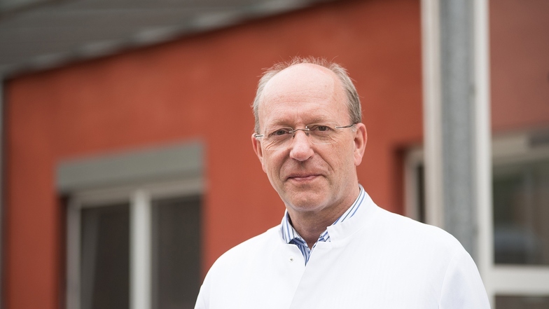 Chefarzt Dr. Hans-Martin Rothe leitet die psychosomatische Weiterbildungsambulanz im Görlitzer Klinikum.