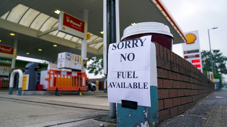 Tausende britische Tankstellen ohne Benzin