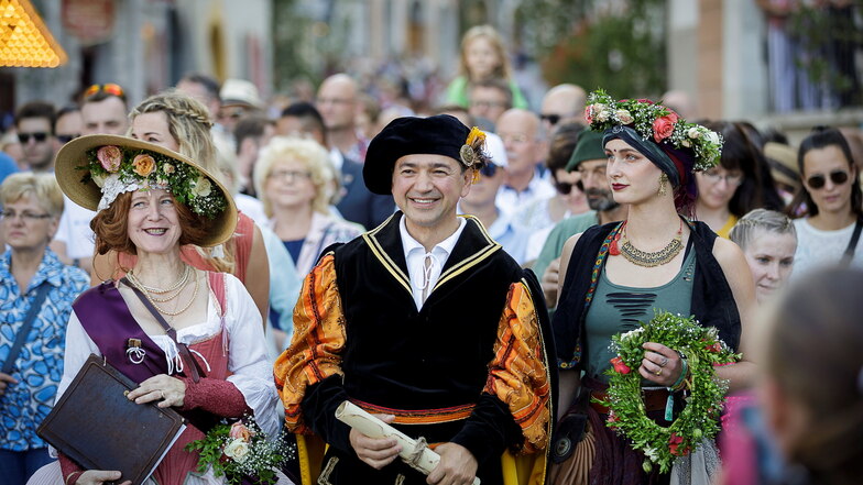 Zur Eröffnung des Görlitzer Altstadtfestes 2019 zog Oberbürgermeister Octavian Ursu mit Begleitung durch die Altstadt.