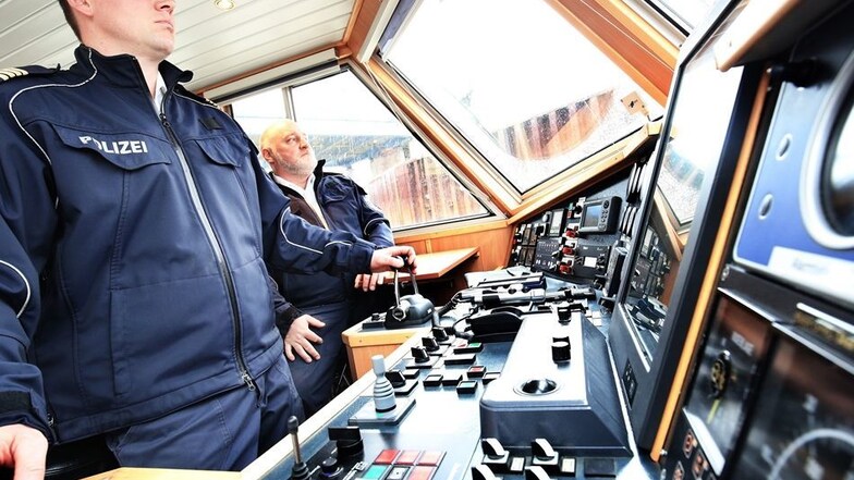 Mit dem Kontrollboot Jahna ist die Riesaer Wasserschutzpolizei unterwegs.