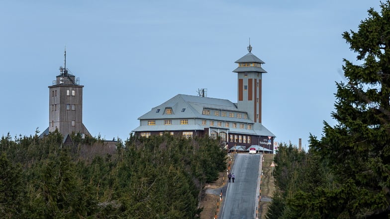 Bleibt das höchstgelegene Hotel Sachsens, das Fichtelberghaus, in öffentlicher Hand?