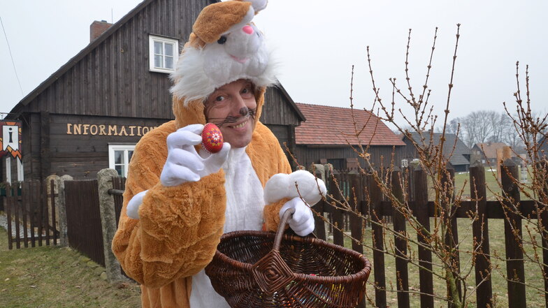 Der Osterhase lässt sich am Sonntag an allerhand Orten blicken (mit ein bisschen Glück), wie hier auf dem Erlichthof in Rietschen.