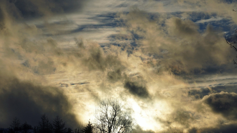 Schaurig schön: Sonnenuntergang und Wolken fing Jens Jäpel aus Fürstenau auf seinem Foto ein.