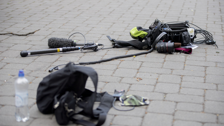Oft bleibt es nicht bei Einschüchterungen und Behinderungen von Journalisten wie bei einer Attacke auf ein Fernsehteam des ZDF.