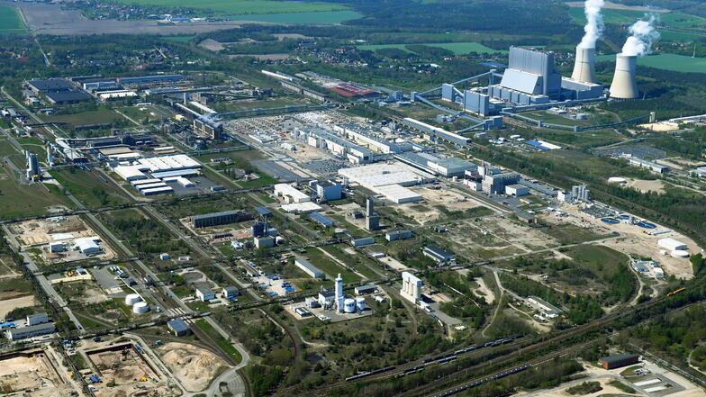 So sieht der Industriepark "Schwarze Pumpe" aus der Luft aus. Hier soll auch das "Lausitz Investor Center" einziehen.
