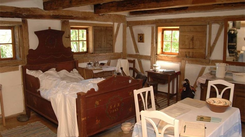 Blick in eine Schlafstube des ehemaligen Ausgedingehauses am Heimatmuseum in Eckartsberg.