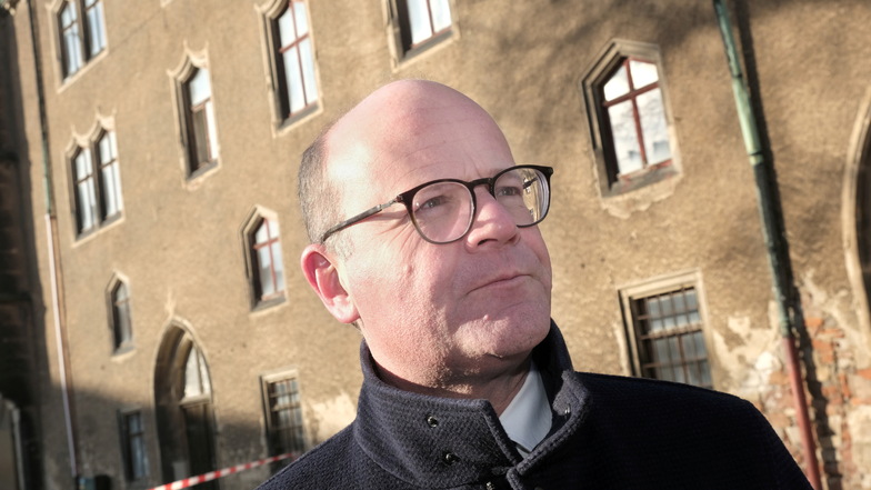 Vor dem Kornhaus auf dem Meißner Burgberg: Oliver Schenk, Staatsminister und Chef der Sächsischen Staatskanzlei.