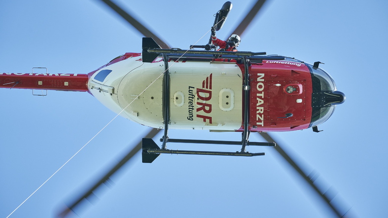 Der Hubschrauber hat den 38-jährigen verletzten Osterreiter in die Klinik gebracht.