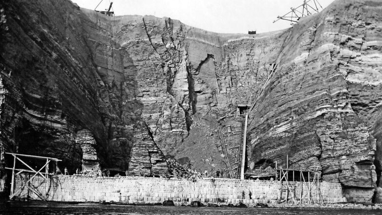 Die Schutzmauer der Nordseeinsel Helgoland entstand im Wesentlichen zwischen 1910 und 1913 – zum Teil aus Zadelner Granit. Foto: Museum Helgoland