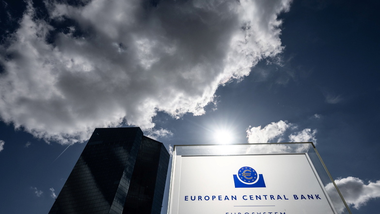 Die Europäische Zentralbank (EZB) hebt den Leitzins auf 4,5 Prozent an.